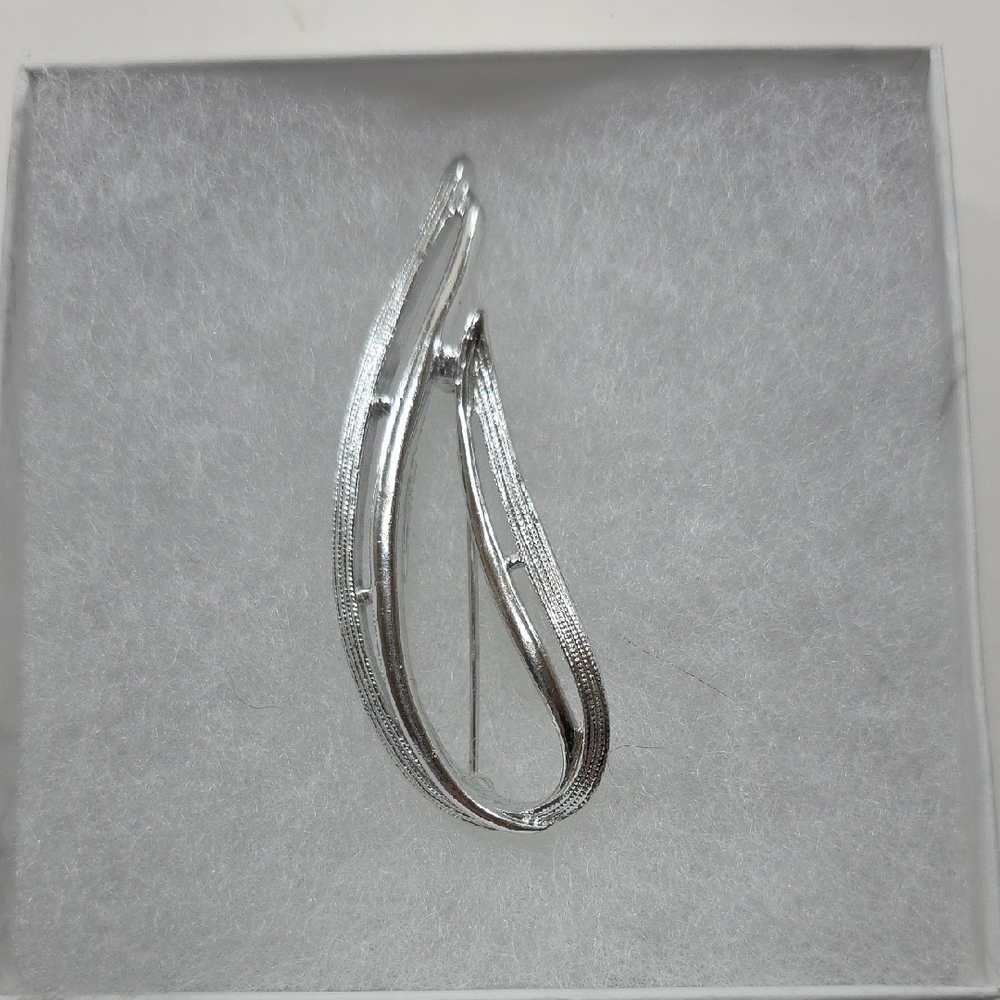 Elegant Vintage Sarah Coventry Silver Brooch
